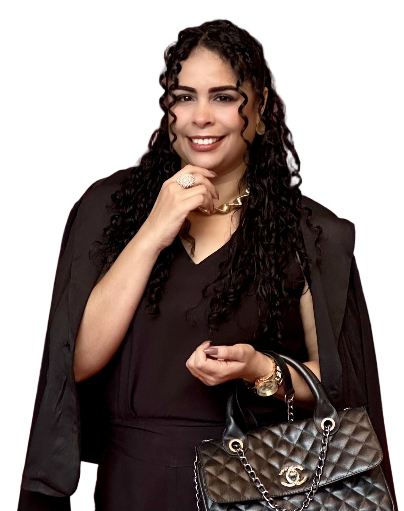 Bia Sampaio sorrindo, de preto, em evento